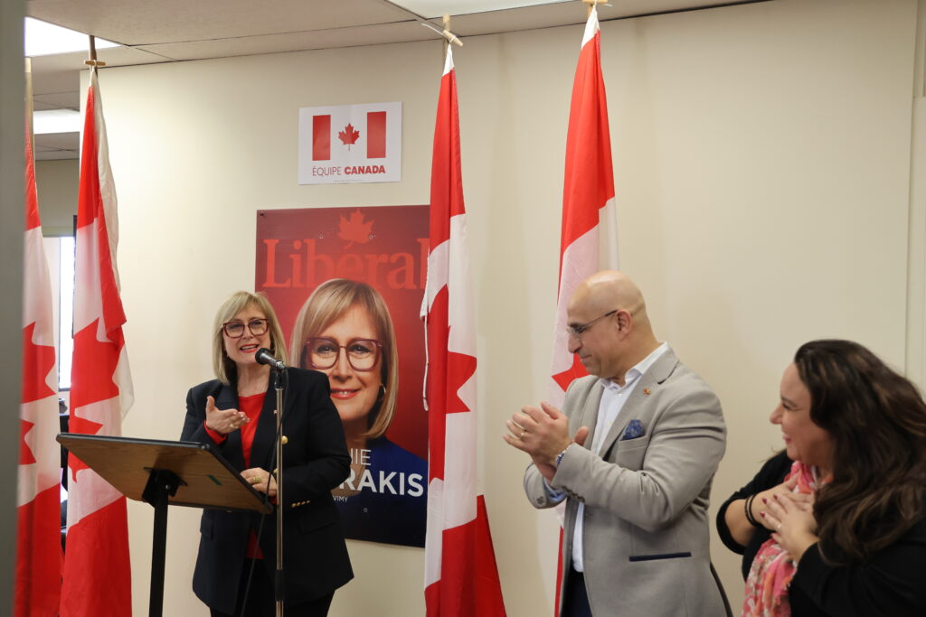 Annie Koutrakis Média Laval Annie Koutrakis, députée sortante et candidate libérale dans Vimy, s'exprime devant des militants libéraux lors de l'inauguration de son bureau électoral. Source: AGM/MCL