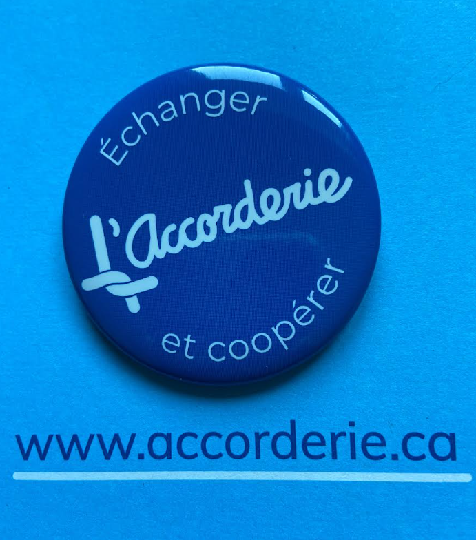 Blue circular badge with L'Accorderie script and the French motto Échanger et coopérer; website www.accorderie.ca below.